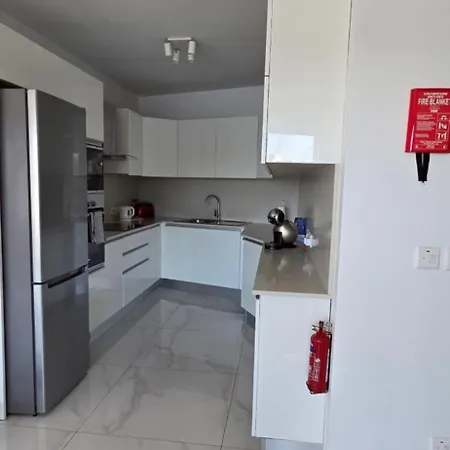 아파트 Mediterranean Bliss - Located Right On Waters Edge